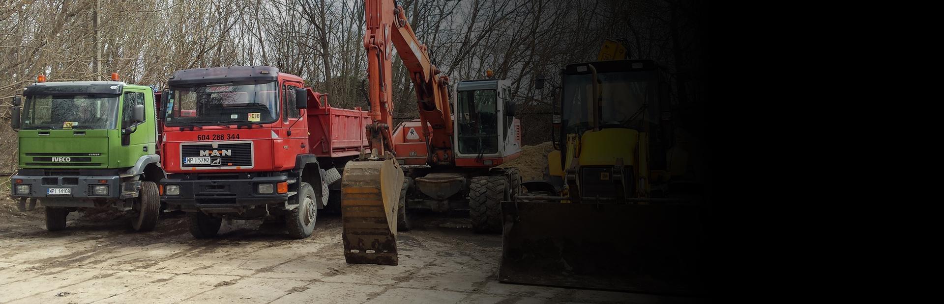 wywrotki koparka i spycharka na placu